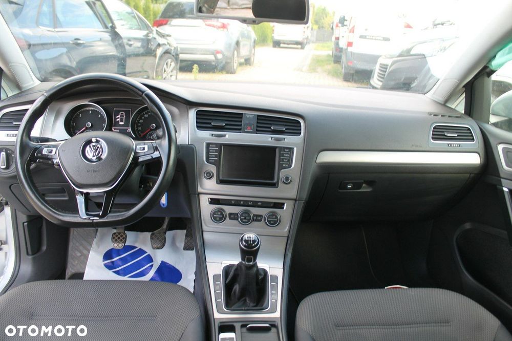 Volkswagen Golf - 11