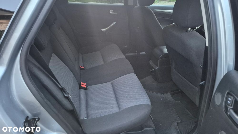 Ford Mondeo 2.0 TDCi Titanium - 18