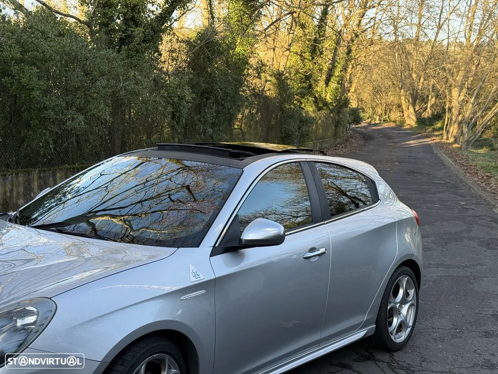 Alfa Romeo Giulietta ver-1750-tbi-quadrifoglio-verde - 6