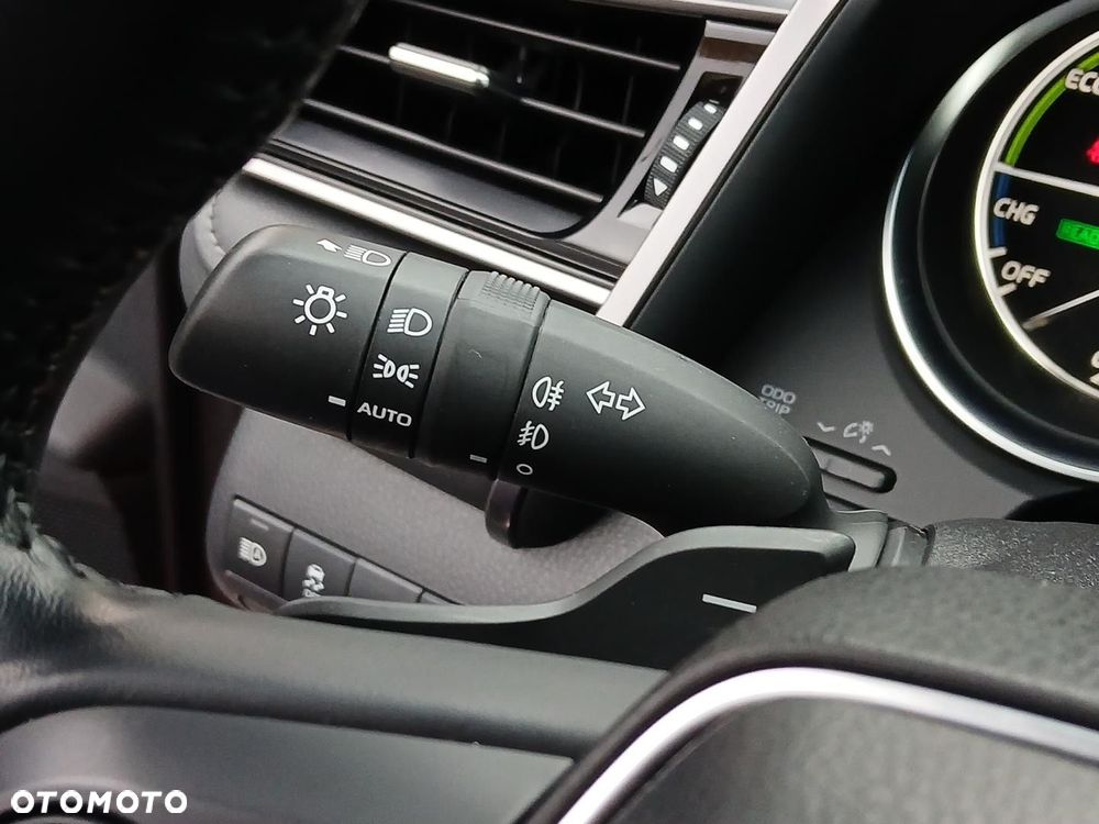 Toyota Camry 2.5 Hybrid Executive CVT - 21