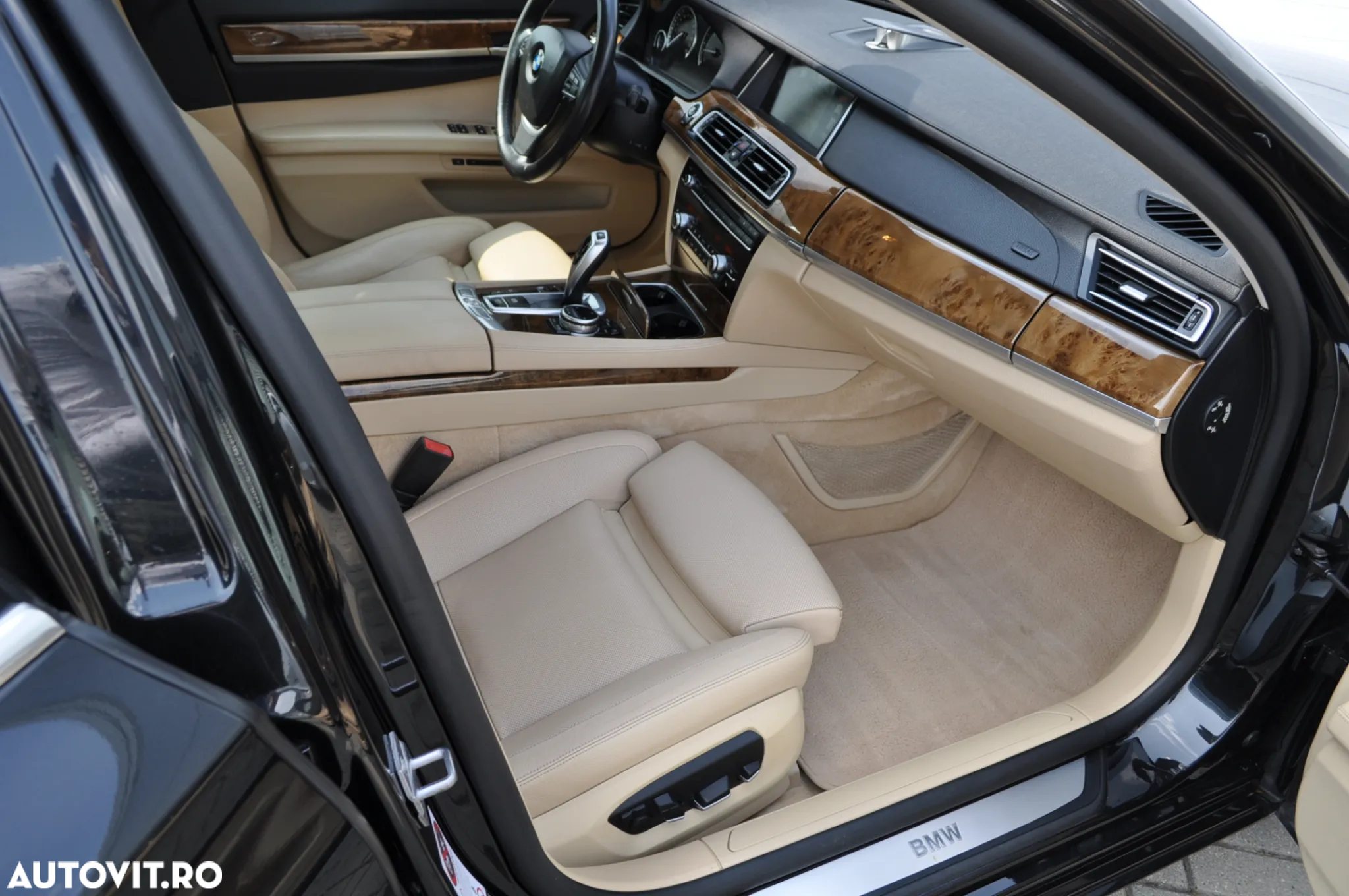 BMW Seria 7 750Ld xDrive - 26