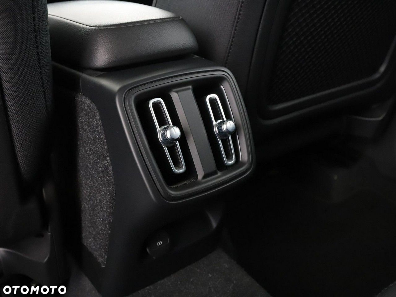Volvo XC 40 T3 Momentum Pro - 35