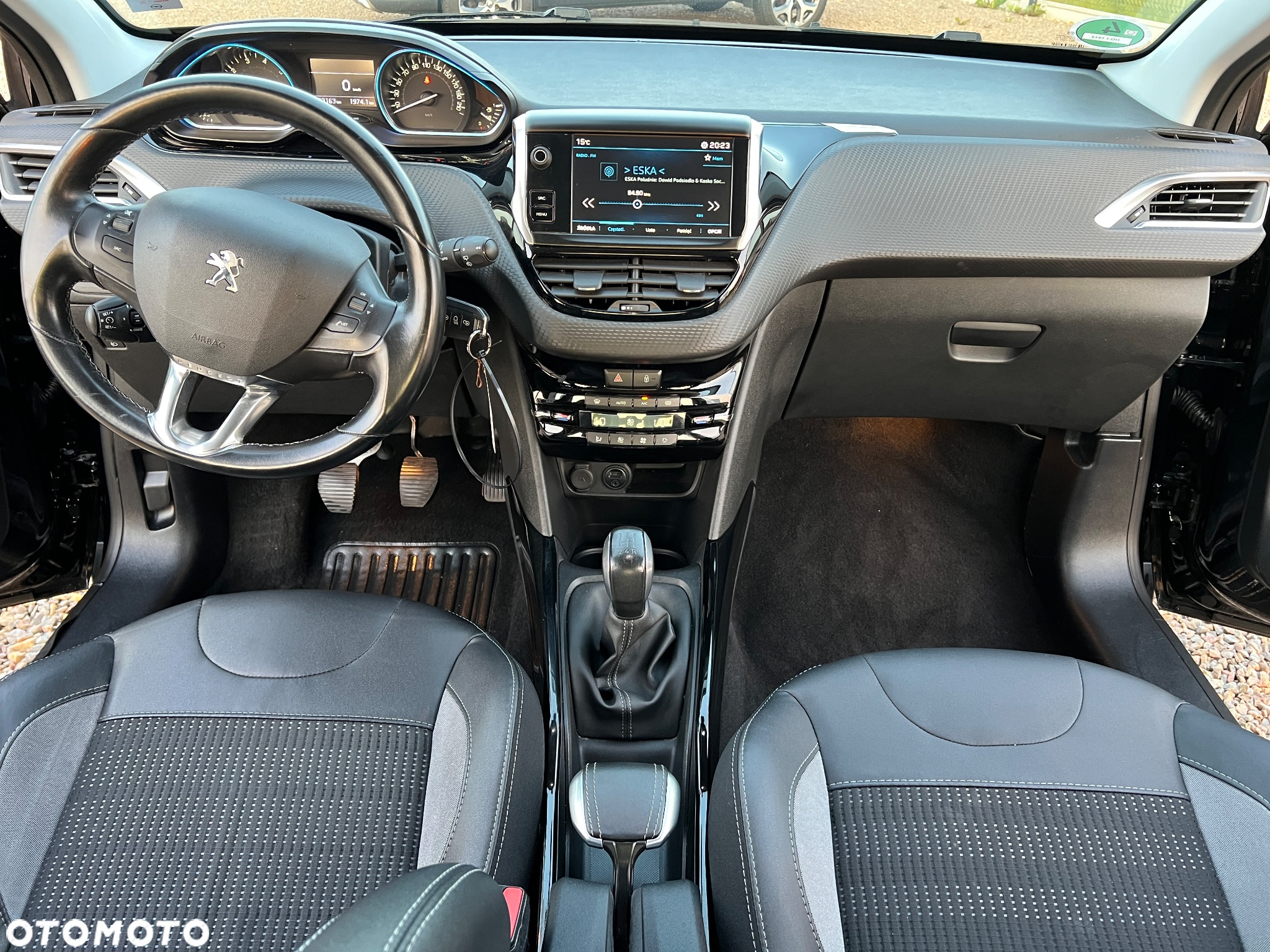 Peugeot 2008 1.2 Pure Tech Allure S&S - 19