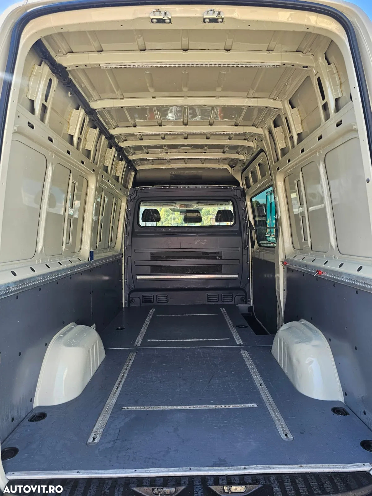 Mercedes-Benz Sprinter 316 CDI Model 2018 Climă Comenzi pe volan Pilot automat Navigație Mare Încălzire scaun șofer Scaun pe pernă aer Cameră video pe marșalier Banchetă 3 Locuri Rafturi metalice - 8