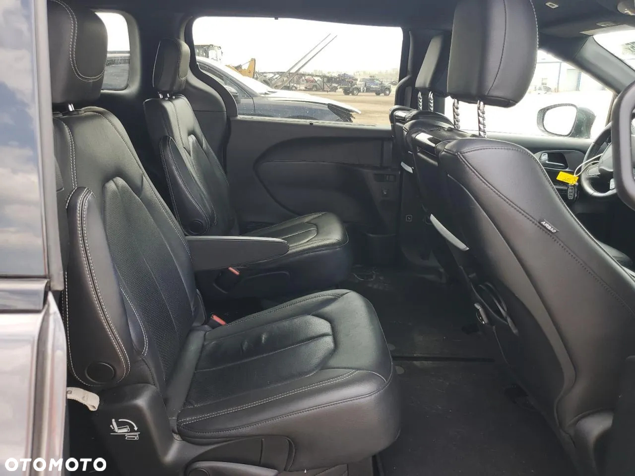 Chrysler Pacifica - 11