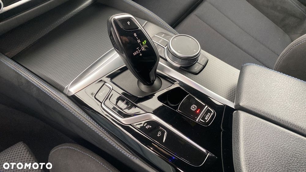 BMW Seria 5 540d xDrive mHEV M Sport sport - 19