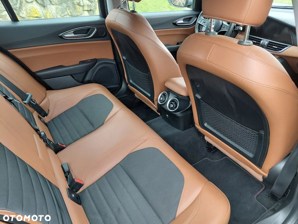 Alfa Romeo Giulia 2.2 AT8 Executive - 19
