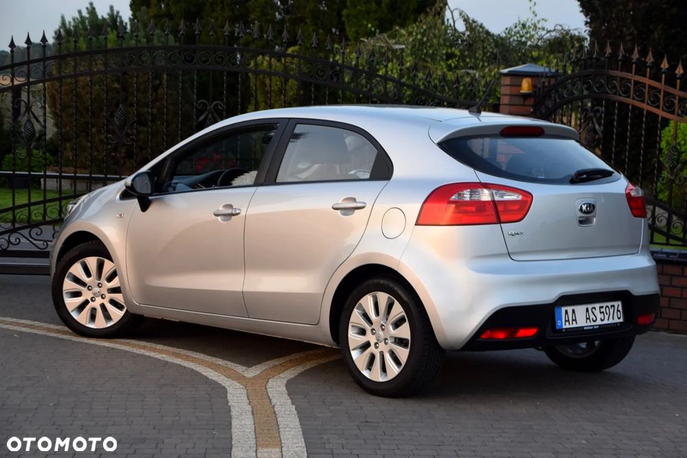 Kia Rio 1.2 Edition 7 - 11
