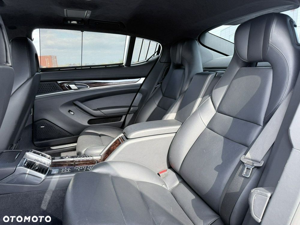 Porsche Panamera Turbo Executive - 21