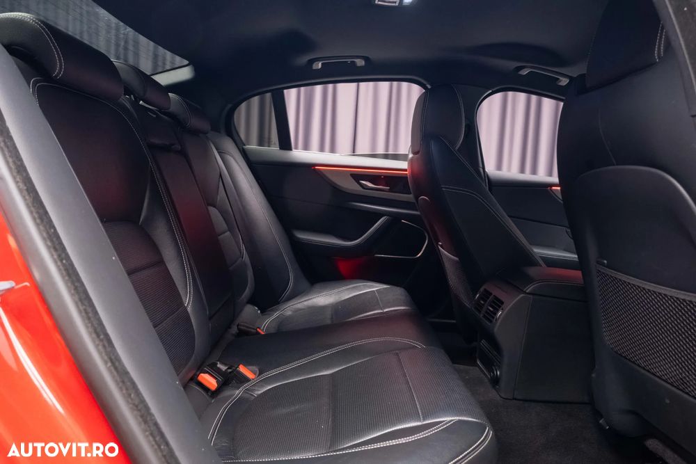 Jaguar XE 2.0 AWD Portfolio - 37