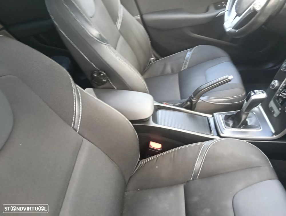 Volvo V40 2.0 D2 Momentum Eco - 10
