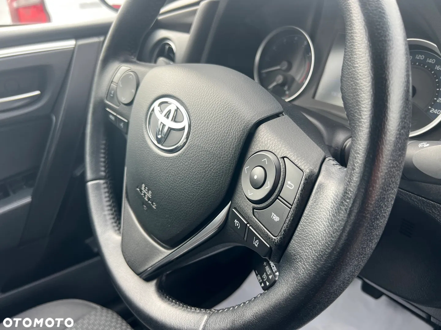 Toyota Corolla 1.6 Classic Plus - 27
