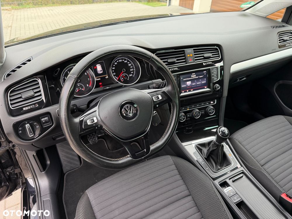 Volkswagen Golf - 22