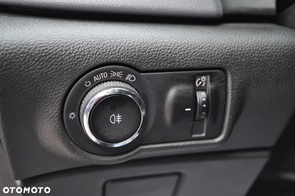 Opel Astra 1.6 Turbo Automatik - 26