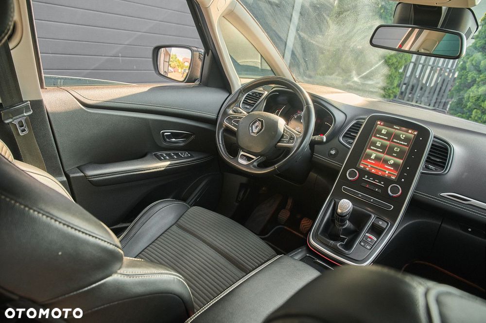 Renault Grand Scenic - 26