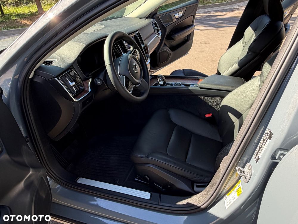 Volvo S60 B5 B AWD Plus Dark - 31