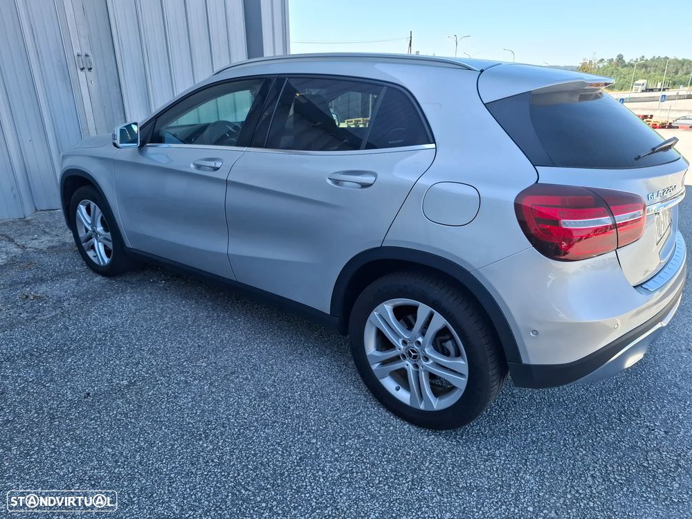 Mercedes-Benz GLA 220 d 4Matic 7G-DCT Urban - 4
