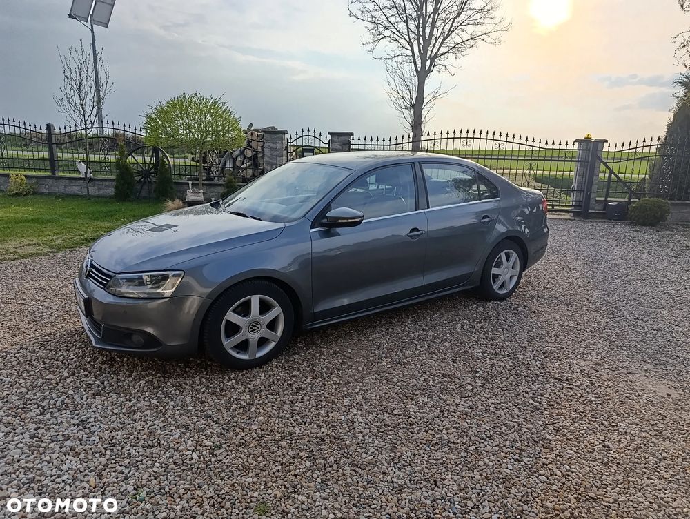 Volkswagen Jetta 2.0 TDI Highline - 1