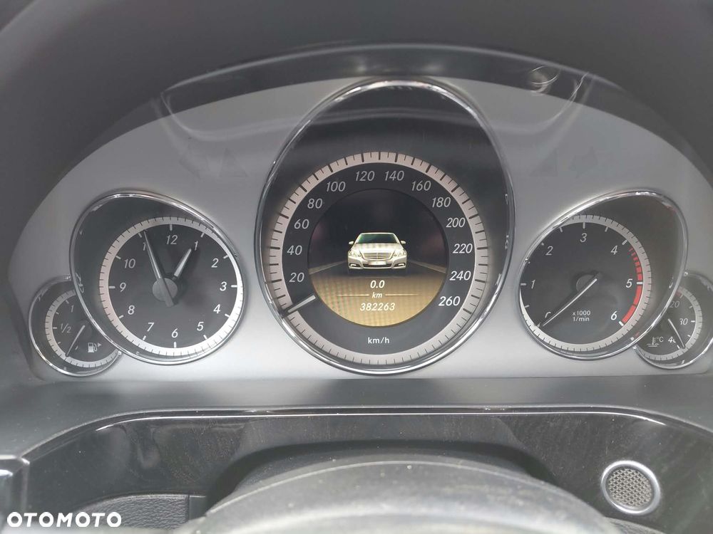 Mercedes-Benz E-Class 2012 photo 4