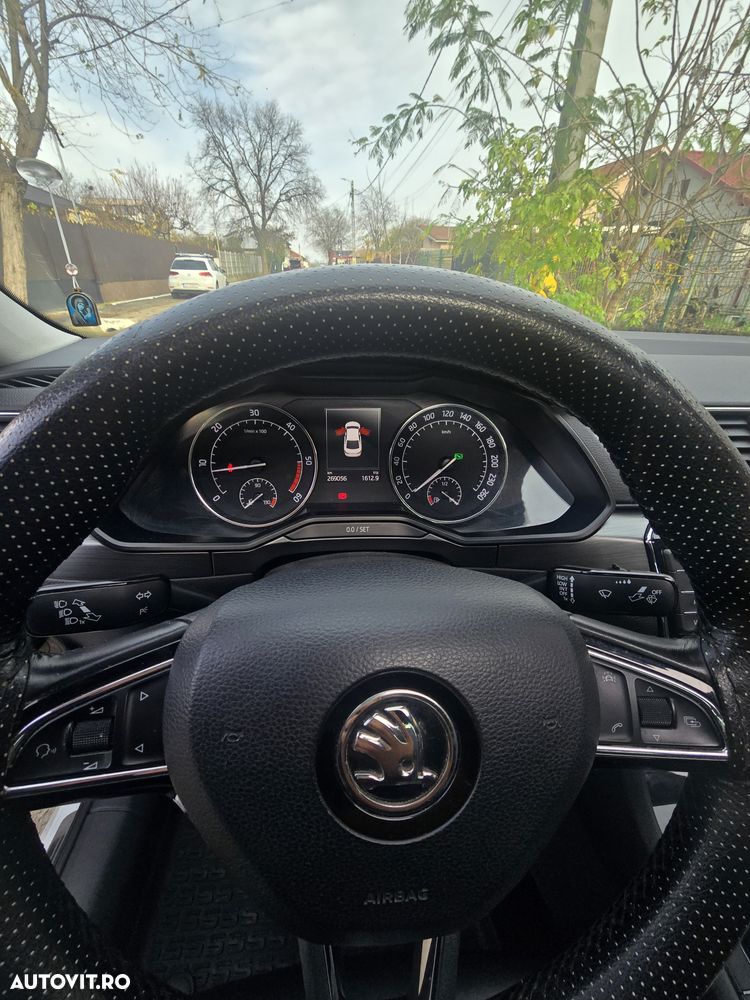 Skoda Superb 2.0 TDI DSG Premium Edition - 5