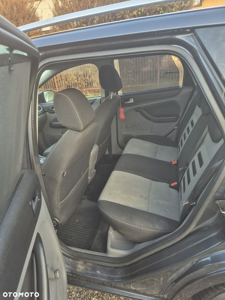 Ford Focus 1.8 TDCi Ambiente - 8