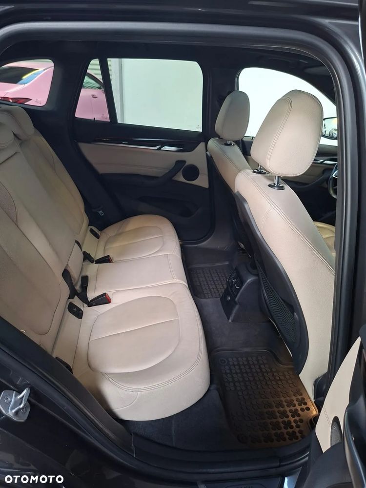 BMW X1 xDrive18d xLine - 17