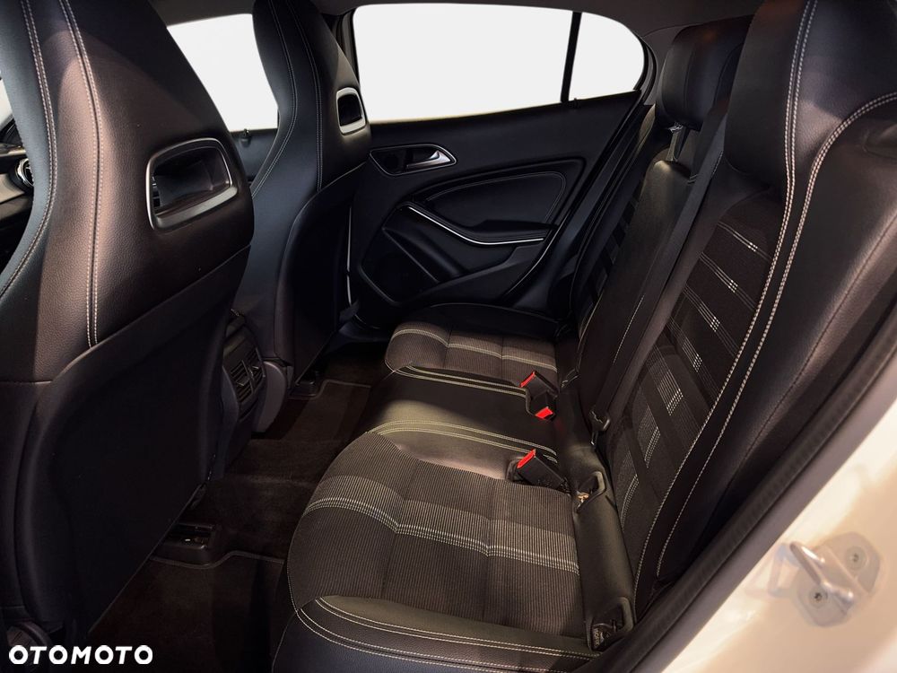 Mercedes-Benz GLA - 14