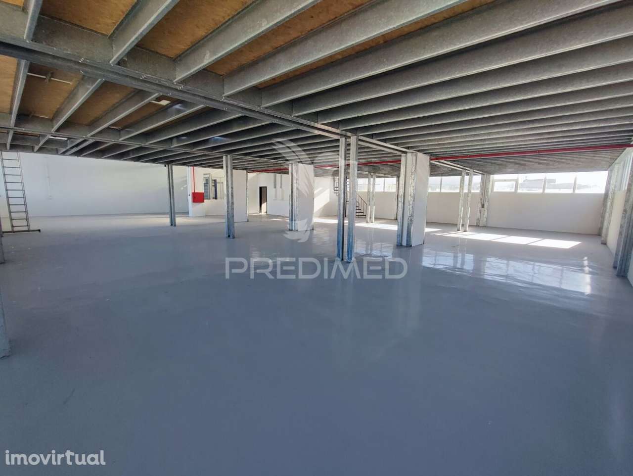ARMAZÉNS PARA VENDA OU ARRENDAMENTO EM PRIOR VELHO - Grande imagem: 2/13