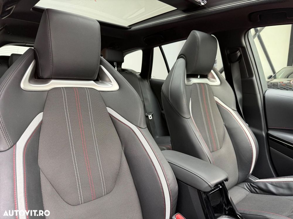 Toyota Corolla 2.0 HSD Exclusive Plus GR Sport Bi-Tone - 18
