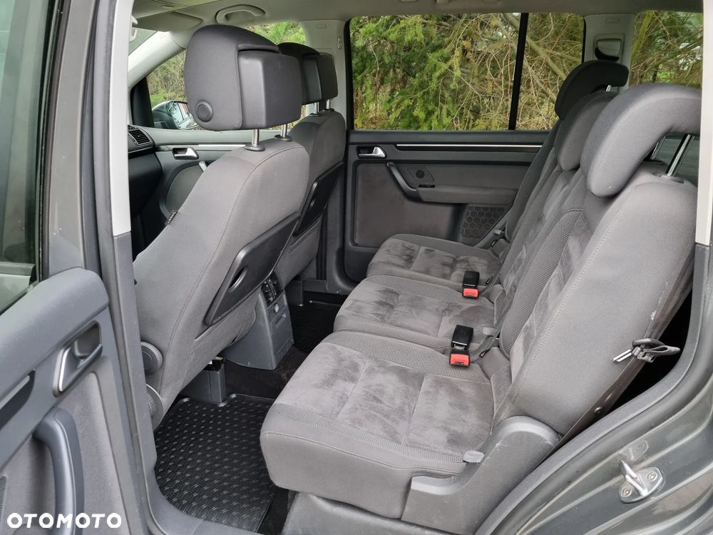 Volkswagen Touran 2.0 TDI DPF Highline DSG - 16