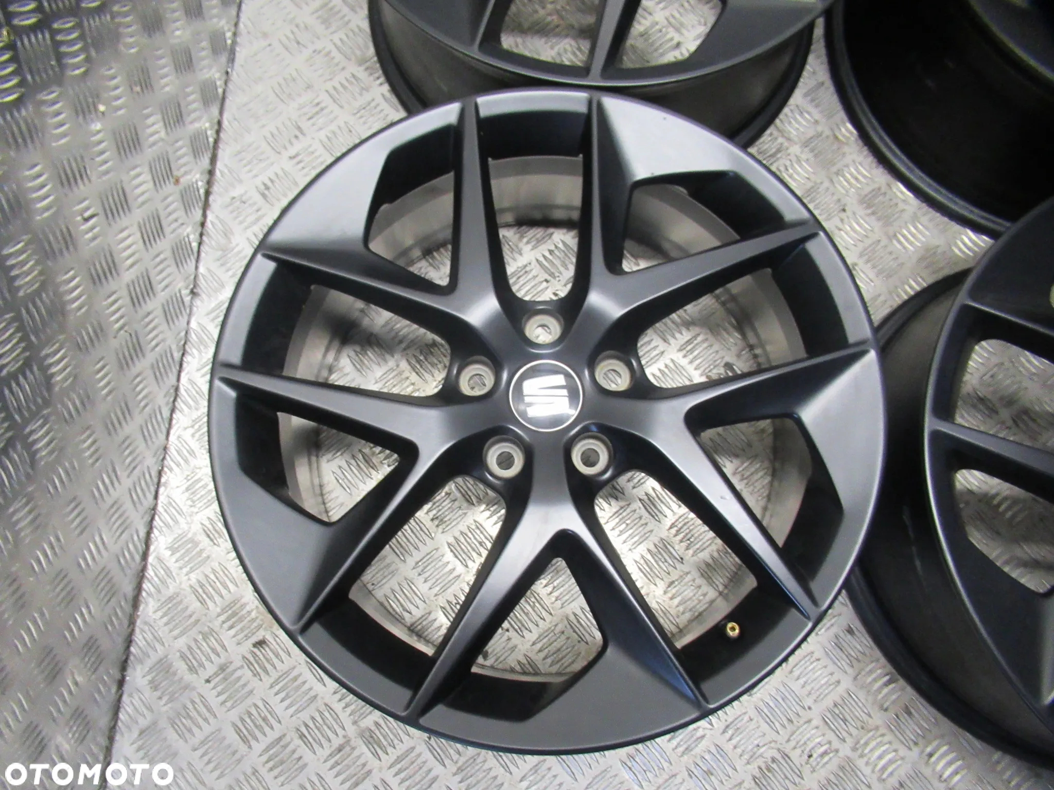 Felgi Seat Leon Leon Cupra Tarraco Altea Alhambra 7,5Jx18 et51 5x112 - 5