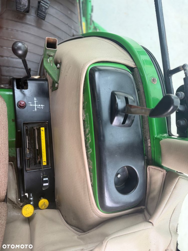 John Deere 4700 - 11