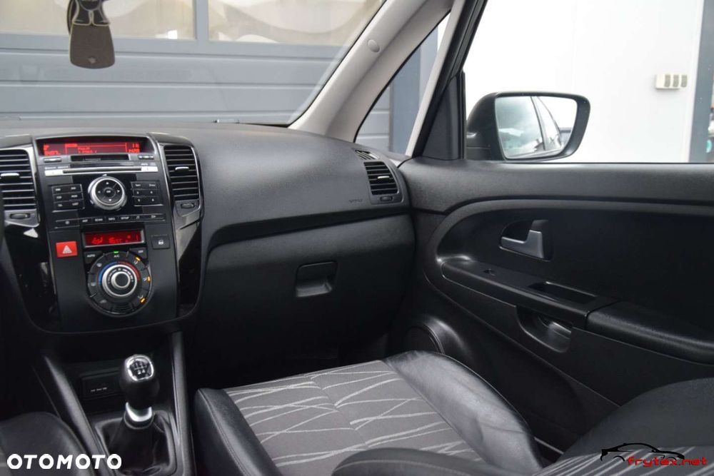 Kia Venga - 22