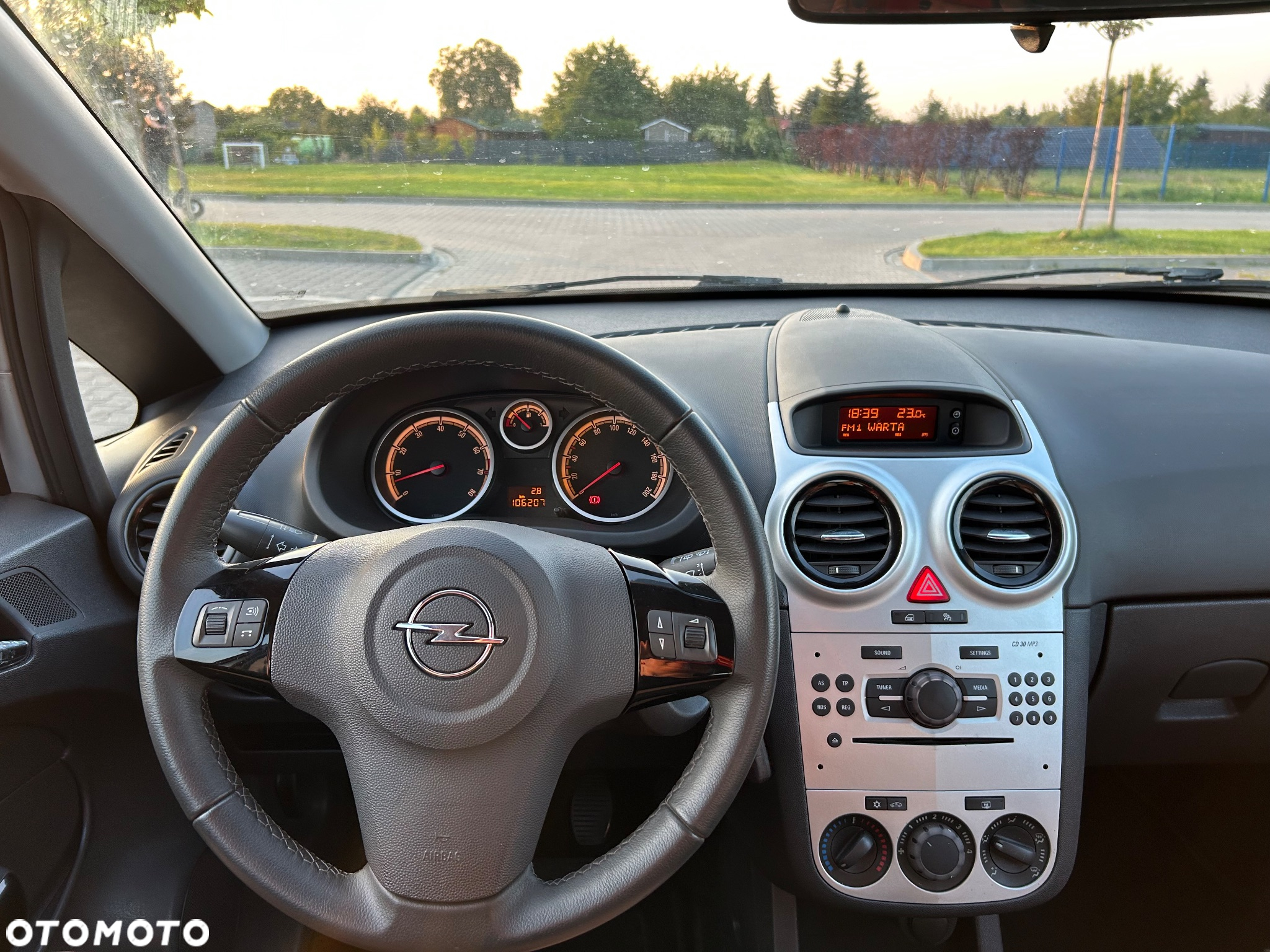 Opel Corsa 1.2 16V Enjoy - 10