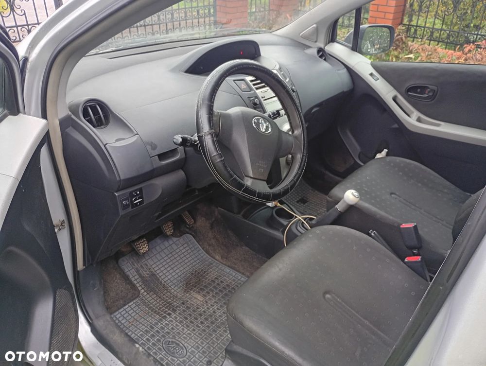 Toyota Yaris - 10
