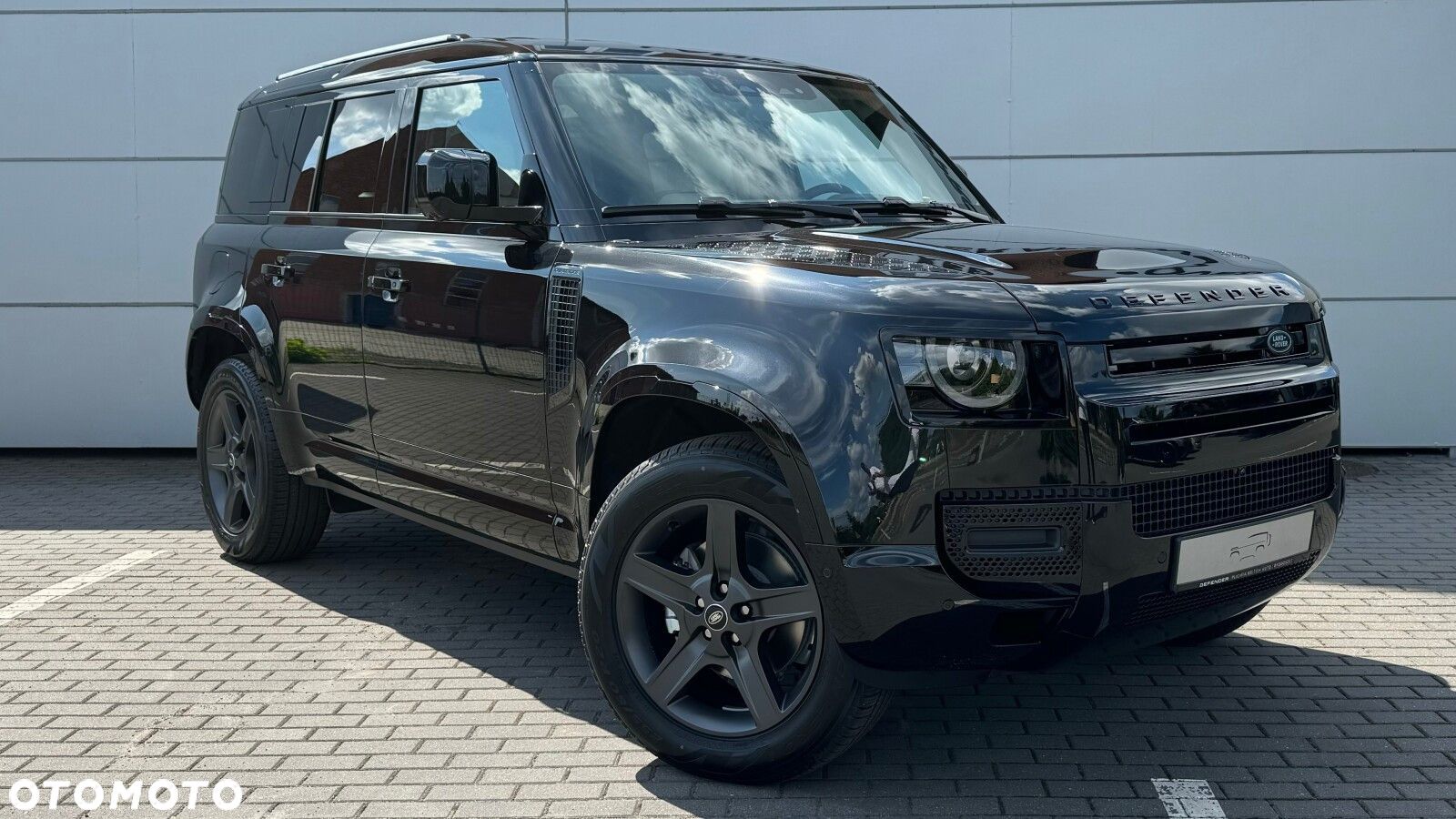 Land Rover Defender - 1