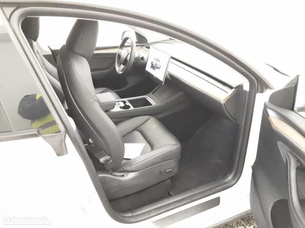 Tesla Model Y Long Range Dual Motor AWD - 5