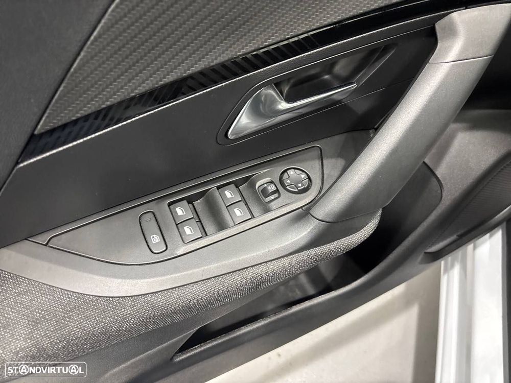 Peugeot 2008 1.2 PureTech Style - 18