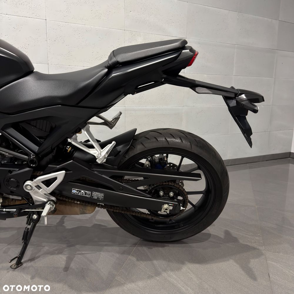 Honda CB - 12