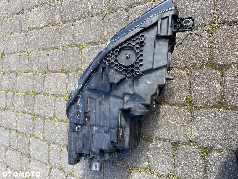 VW CADDY 15- 2K5 Reflektor Lampa prawa prawy przód kompletna - 2