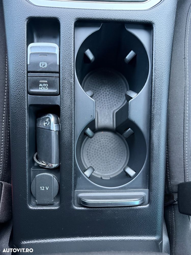 Volkswagen Passat 2.0 TDI SCR DSG Trendline - 34