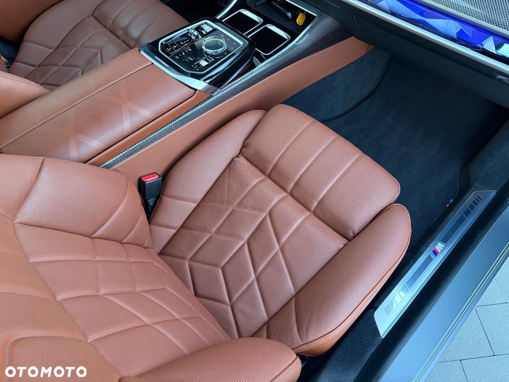 BMW Seria 7 M760e PHEV xDrive Individual Edition sport - 23
