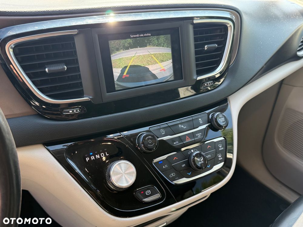 Chrysler Pacifica - 29