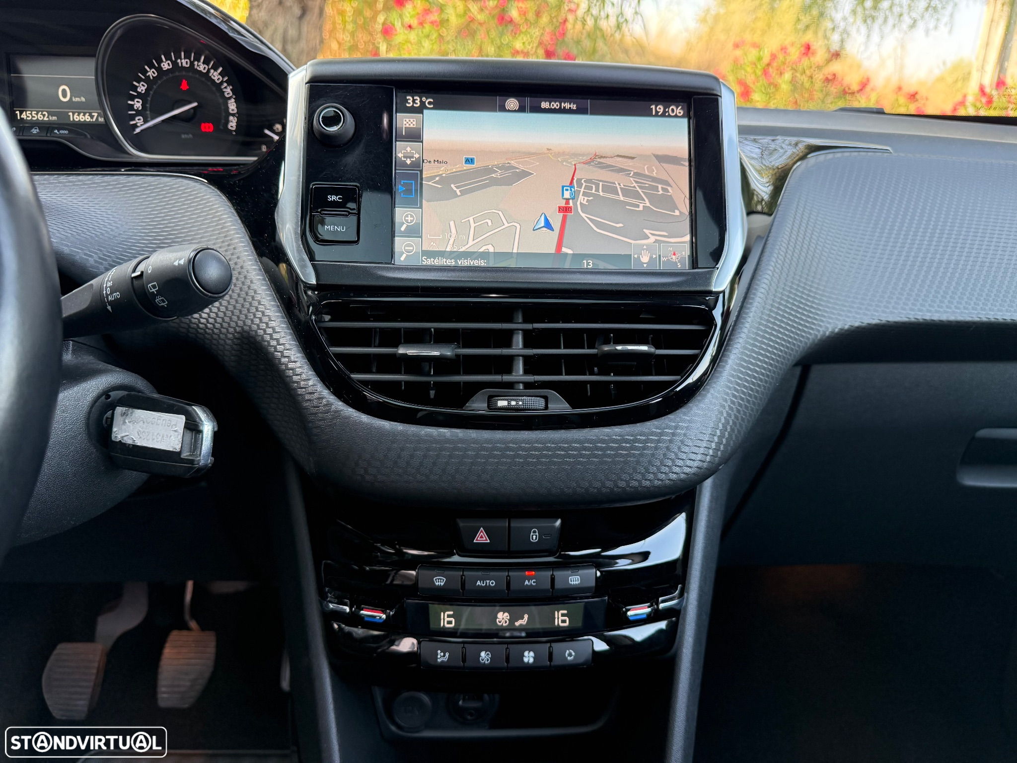 Peugeot 2008 1.6 BlueHDi Allure - 29