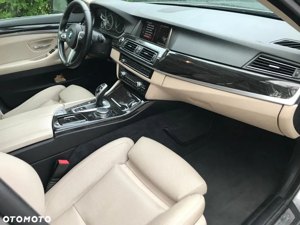 BMW Seria 5 525d xDrive Touring Luxury Line - 7