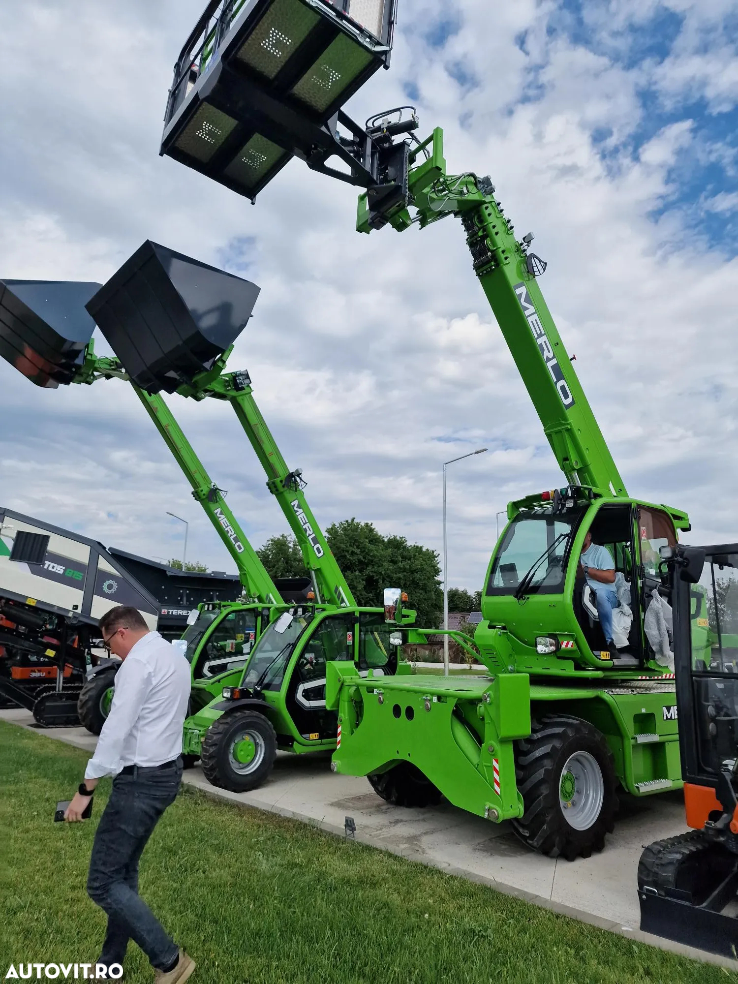 Merlo ROTO 40.18, ROTATIV la 18, ridica 4t, Aer cond, nacela 3 pers, cupa, furci, TELESCOPIC 4 tronsoane, posibilitate leasing, garantie 2 ani-PROMOTIE 154900 EUR+Tva - 23