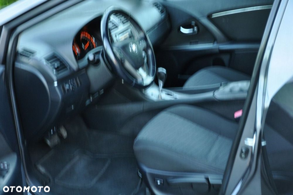 Toyota Avensis Touring Sports 1.8 Multidrive S Comfort - 25