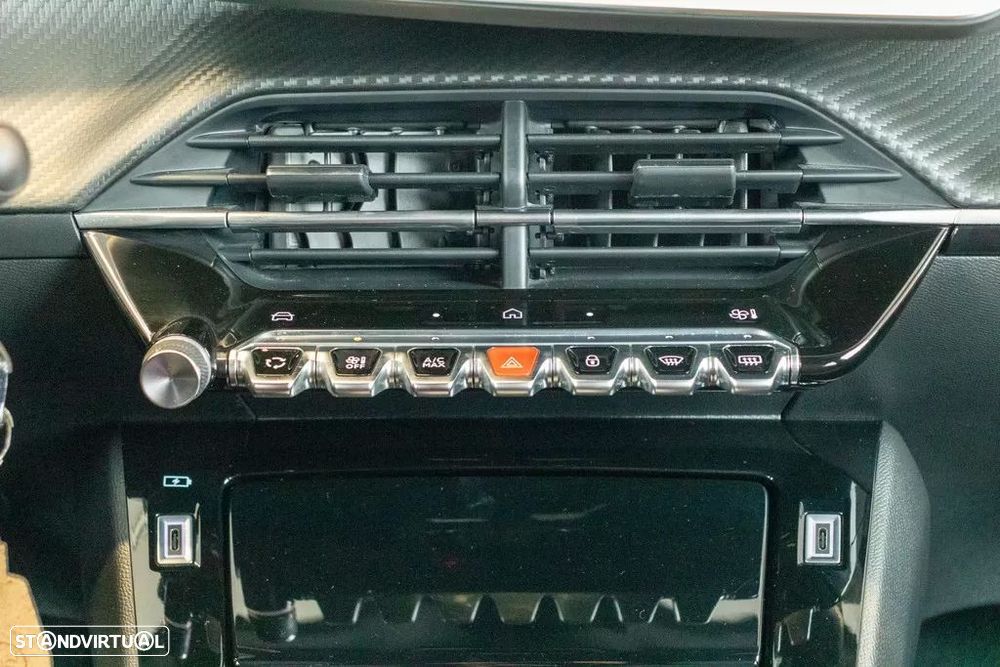 Peugeot 2008 1.2 PureTech Allure EAT8 - 17