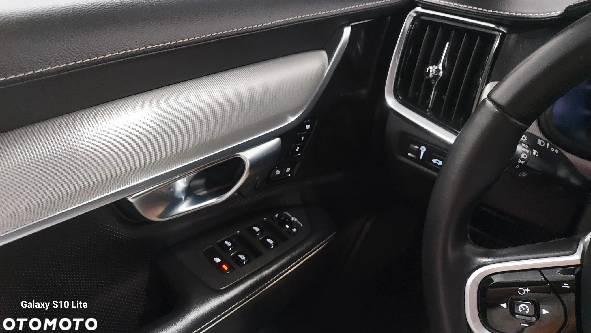 Volvo V90 T8 Twin Engine AWD R Design - 23