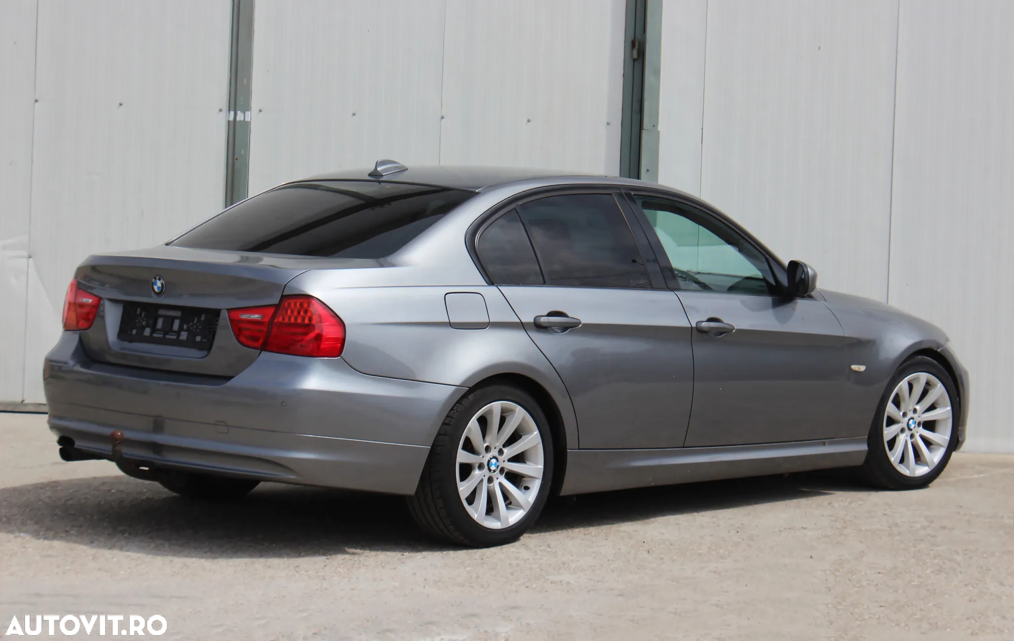 BMW Seria 3 320i - 10